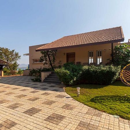 Luna Villa By Stayvista - Lakeside Charm With Terrace, Lush Lawn & Modern Decor Nashik Εξωτερικό φωτογραφία