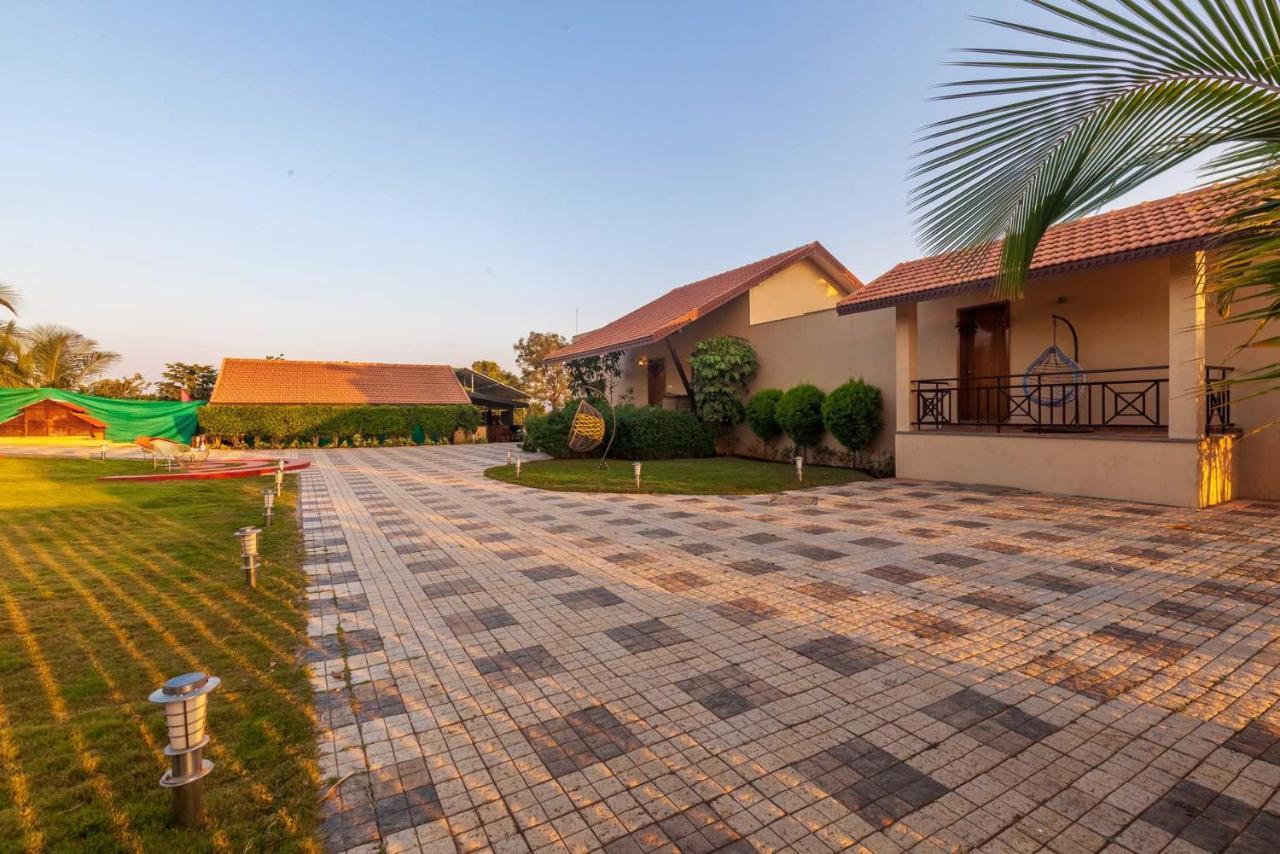 Luna Villa By Stayvista - Lakeside Charm With Terrace, Lush Lawn & Modern Decor Nashik Εξωτερικό φωτογραφία