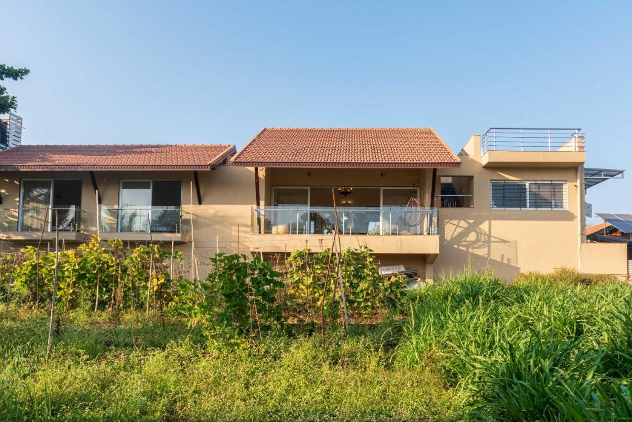 Luna Villa By Stayvista - Lakeside Charm With Terrace, Lush Lawn & Modern Decor Nashik Εξωτερικό φωτογραφία