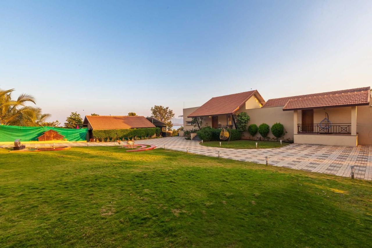 Luna Villa By Stayvista - Lakeside Charm With Terrace, Lush Lawn & Modern Decor Nashik Εξωτερικό φωτογραφία