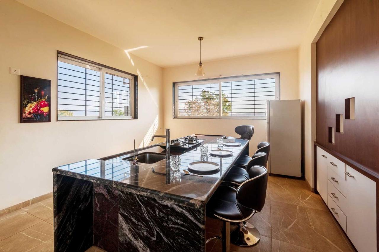 Luna Villa By Stayvista - Lakeside Charm With Terrace, Lush Lawn & Modern Decor Nashik Εξωτερικό φωτογραφία