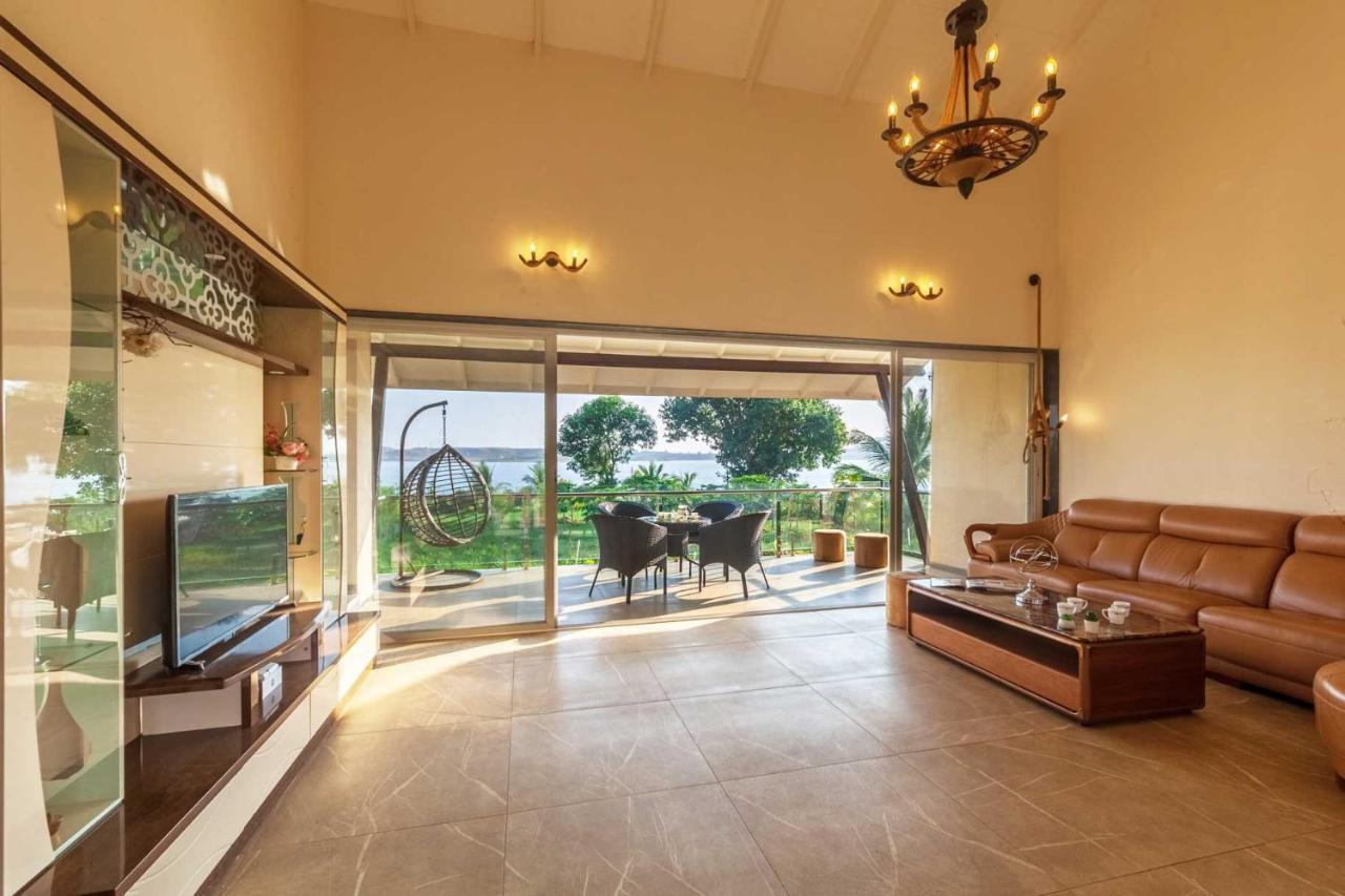 Luna Villa By Stayvista - Lakeside Charm With Terrace, Lush Lawn & Modern Decor Nashik Εξωτερικό φωτογραφία