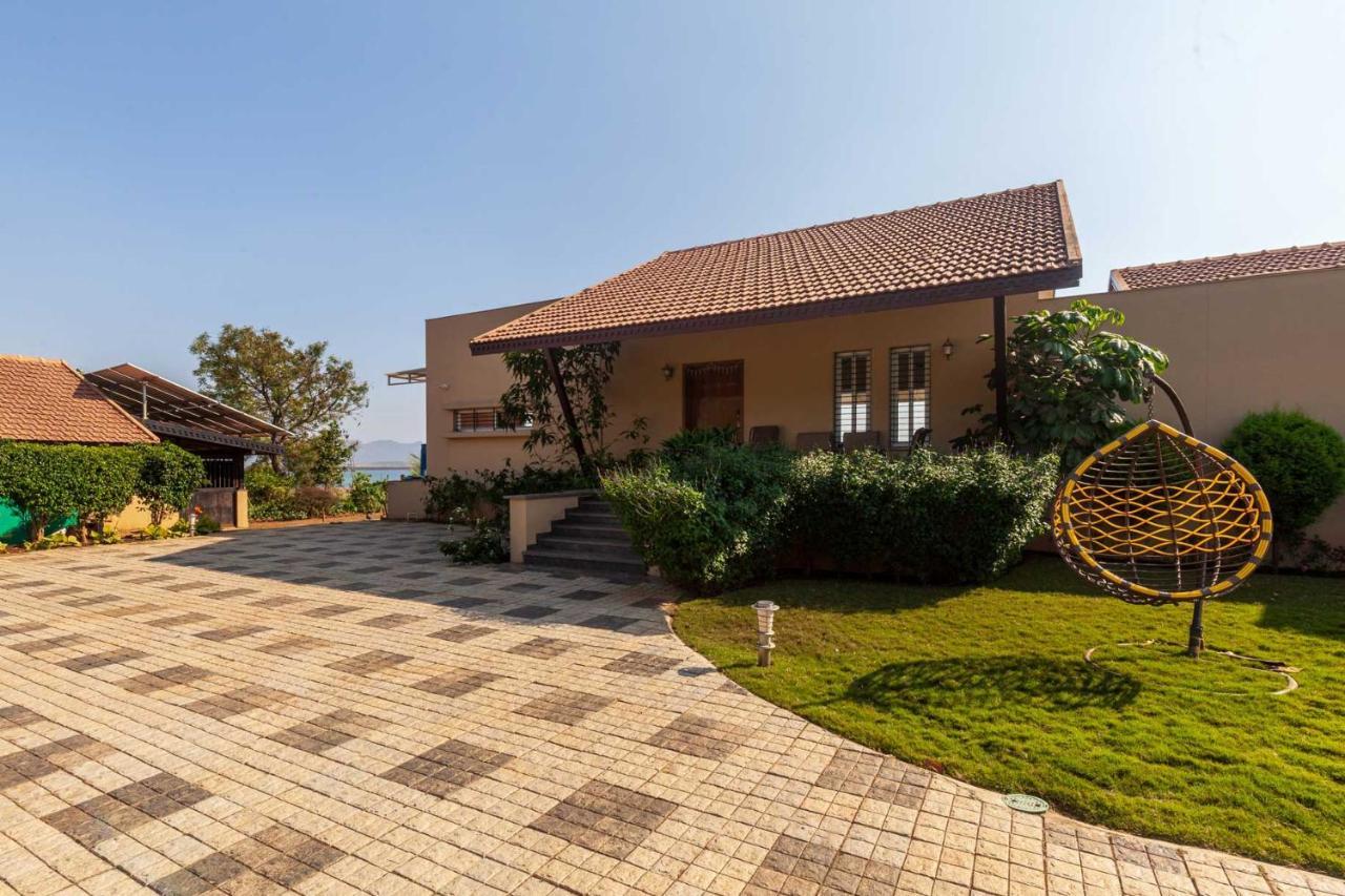Luna Villa By Stayvista - Lakeside Charm With Terrace, Lush Lawn & Modern Decor Nashik Εξωτερικό φωτογραφία