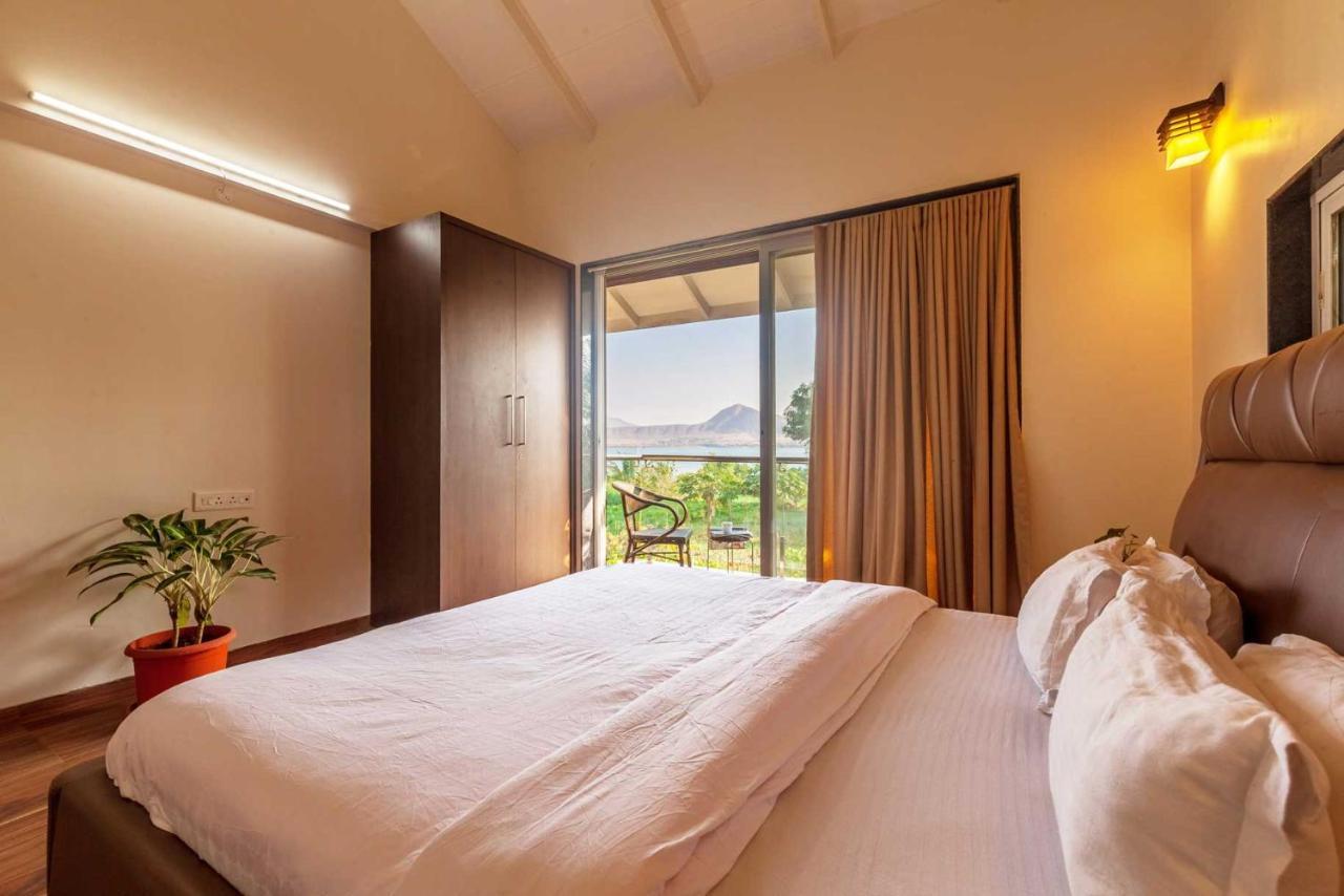 Luna Villa By Stayvista - Lakeside Charm With Terrace, Lush Lawn & Modern Decor Nashik Εξωτερικό φωτογραφία